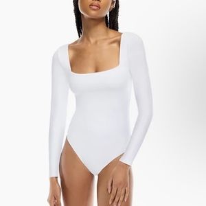 Aritzia white contour long sleeve Bodysuit